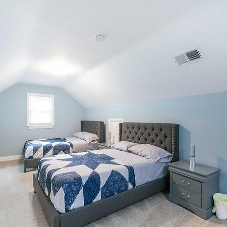 Pet-Friendly Mount Rainier Home With Gas Grill! Exterior photo