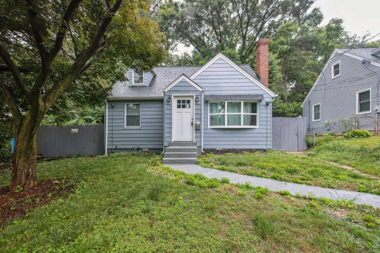Pet-Friendly Mount Rainier Home With Gas Grill! Exterior photo