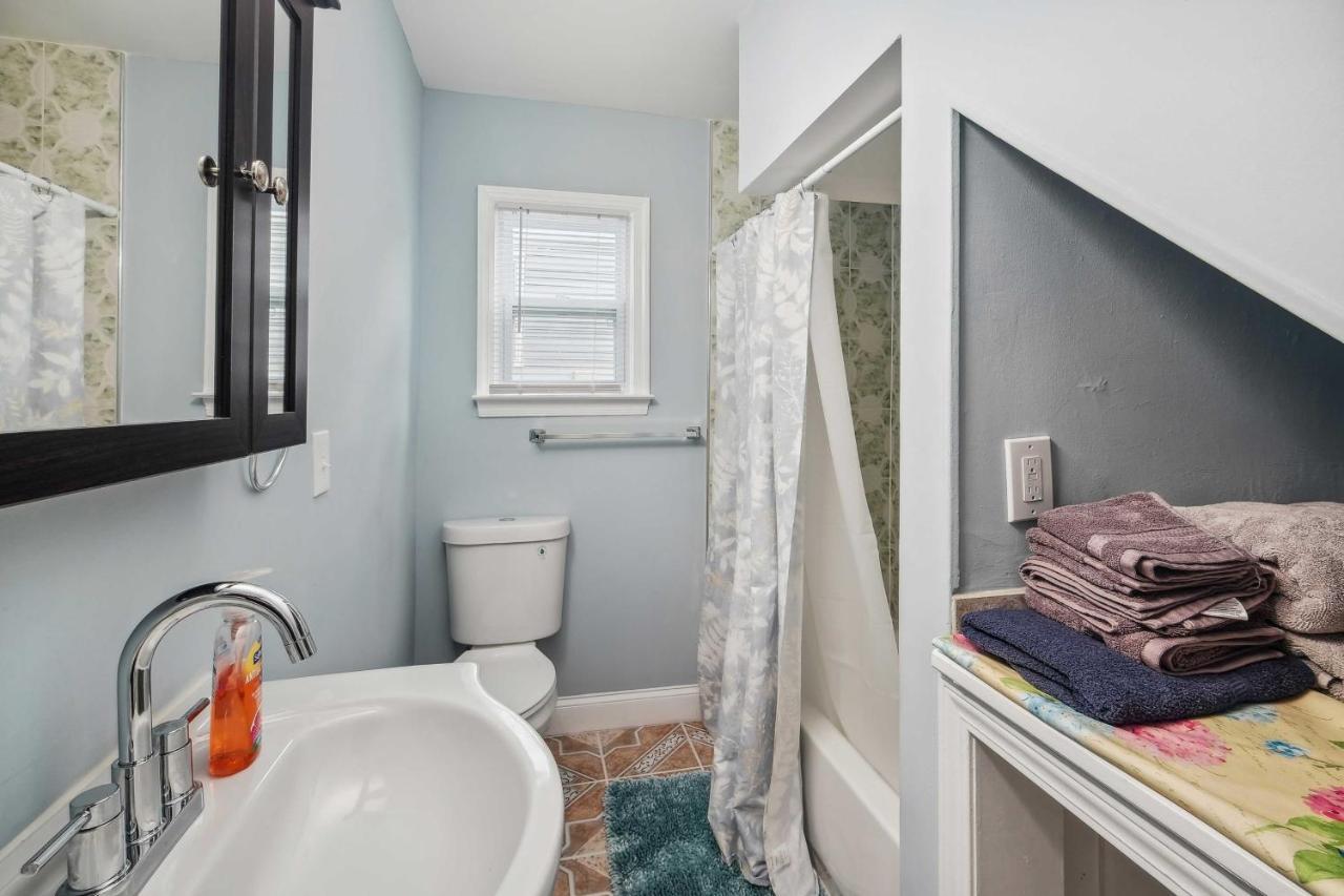 Pet-Friendly Mount Rainier Home With Gas Grill! Exterior photo
